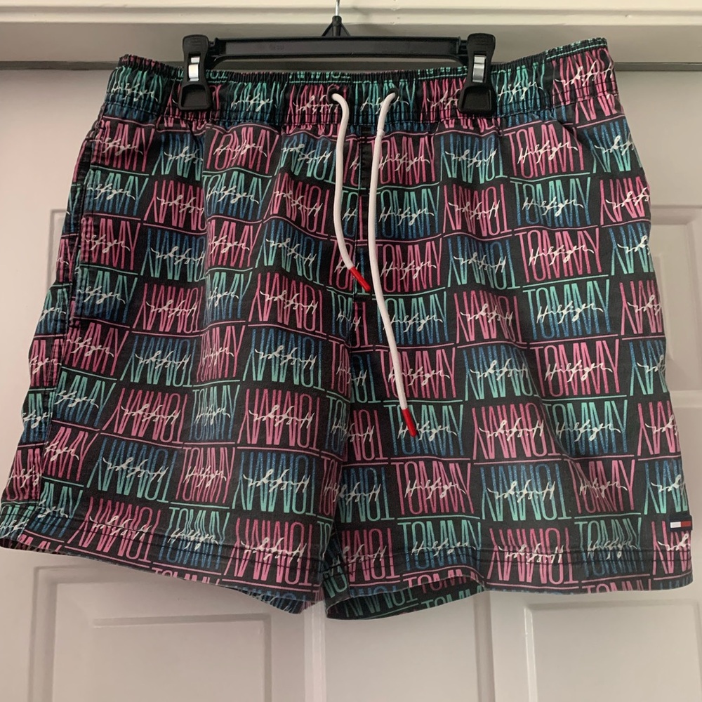 Tommy Hilfiger men’s size M swim trunks